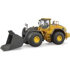 Спецтехника Bruder фронтальный погрузчик Volvo L260H Фото 7