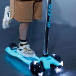 Самокат Micro серії Maxi Deluxe Glow LED" Синій кришталь" Фото 10